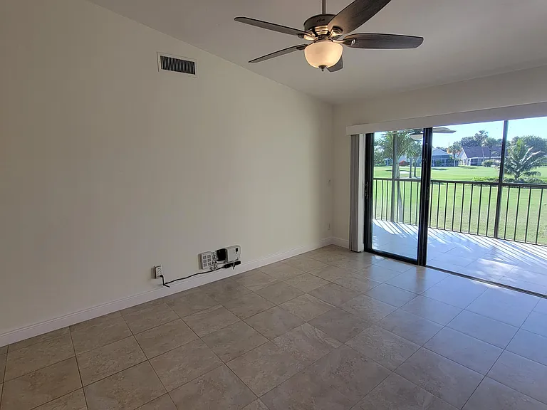 1072 Keystone Dr N #A — Photo 7