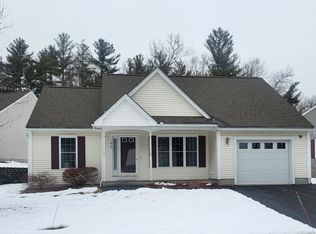 46 Dixon Dr, Litchfield, NH 03052
