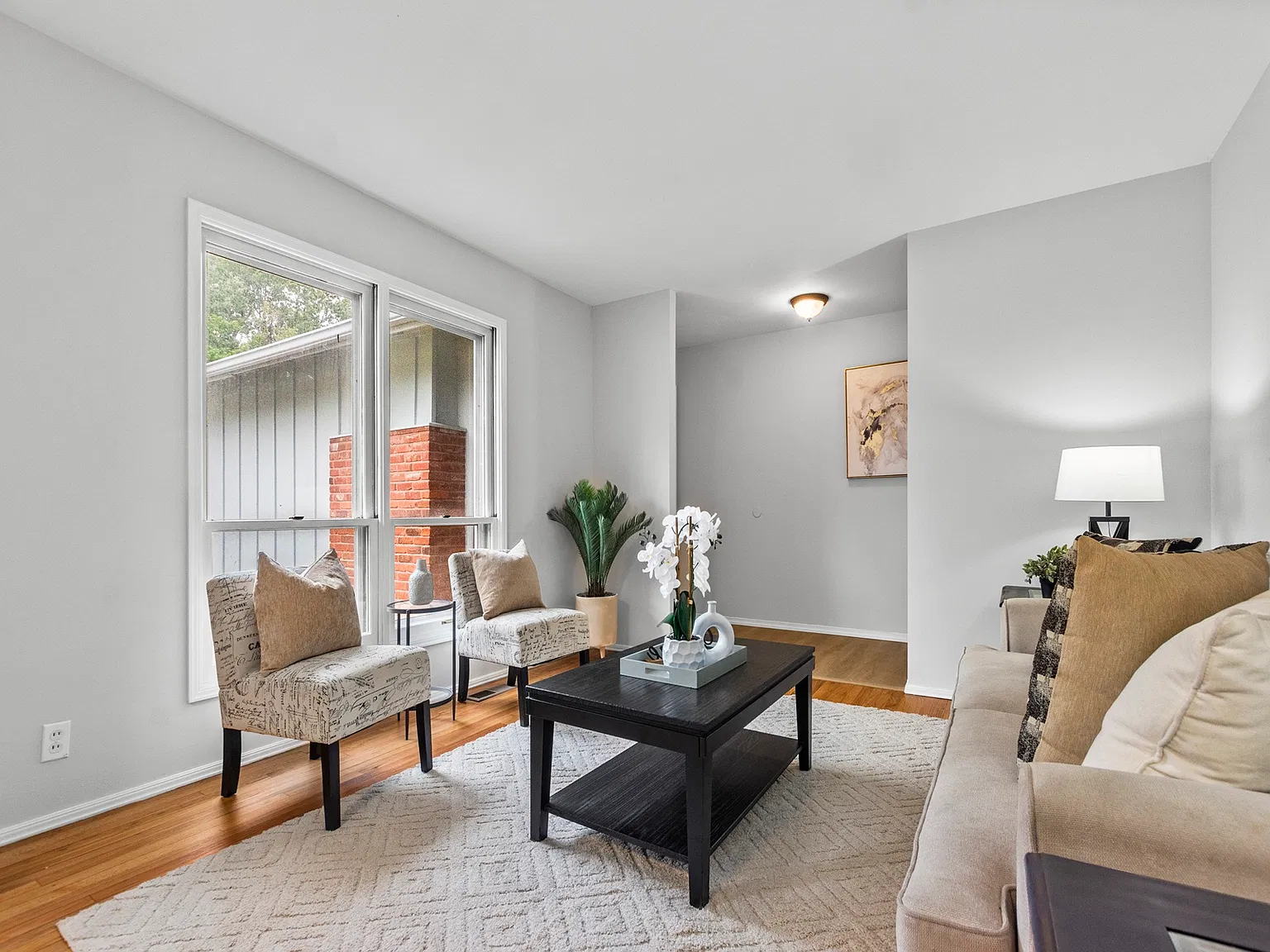 3 bed, 1292 sqft, $1,985 — Photo 3