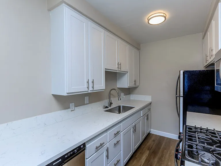 1119-1123 E Elk Ave — Photo 54