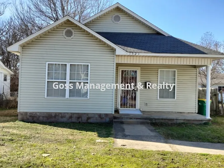 1521 Marion St — Photo 1