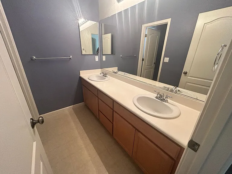 499 W Saint Francis Ave — Photo 9