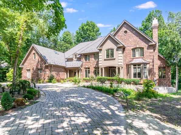 818 Fox Glen Dr, St Charles, IL 60174