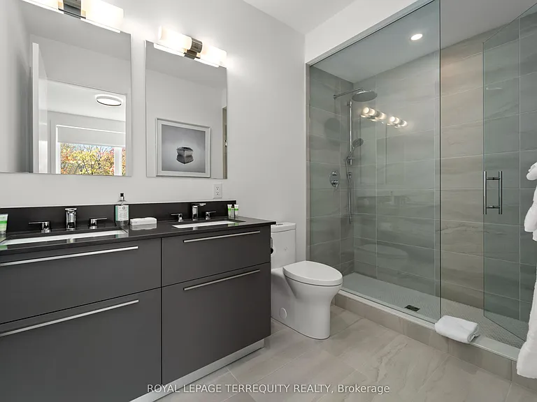 35 Rockmount Cres — Photo 25