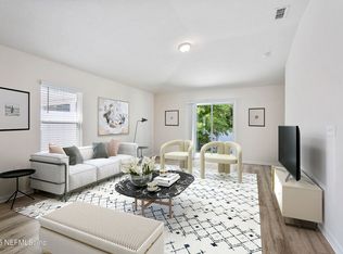 8036 Meadow Walk Ln, Jacksonville, FL 32256