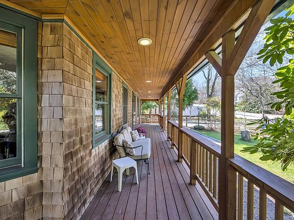 3rd image of 34 Hilltop Dr