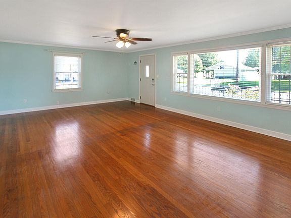 4th image of 304 E Maple St