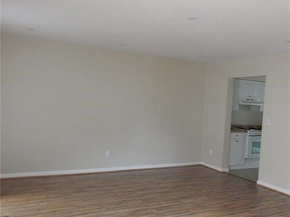 3rd image of 428 Benlea Cir