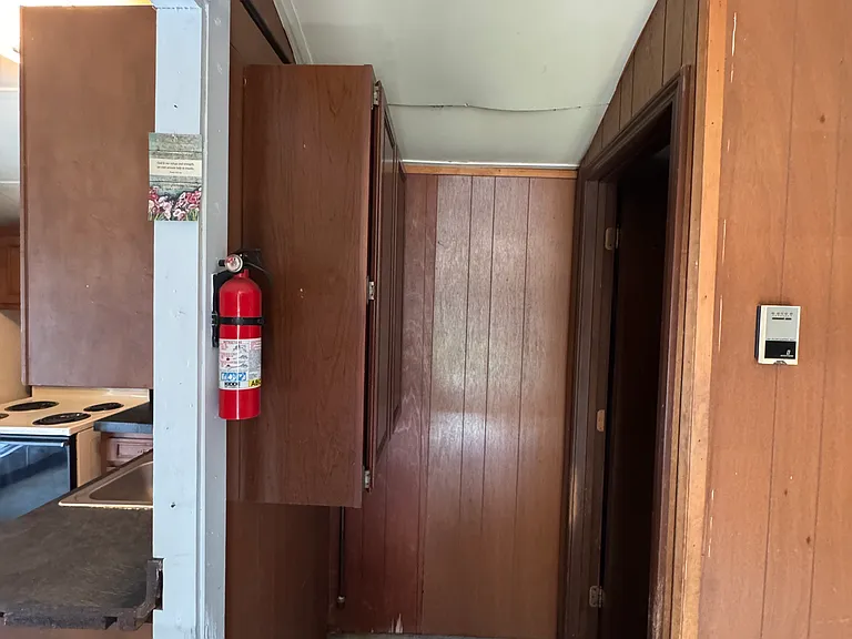 216 N Capital Ave — Photo 18