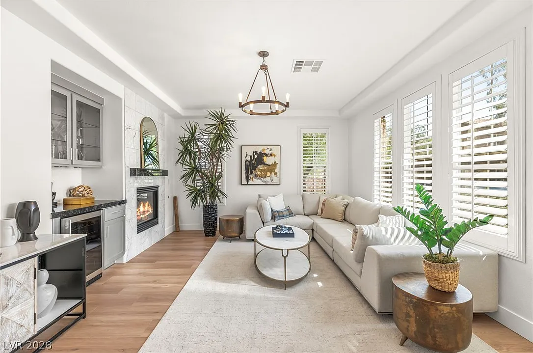 3 bed, 2.5 bath, 1610 sqft, $5,000 — Photo 1