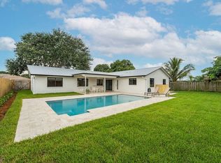 11910 Butternut St, Palm Beach Gardens, FL 33410