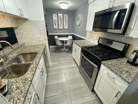 4th image of 1411 N Sterling Ave Unit 202