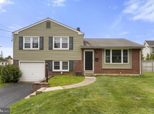8 Grubb Rd, Malvern, PA 19355