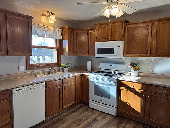 4th image of 3730 Park View Dr