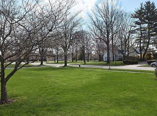 35 Osborne Rd, Garden City, NY 11530