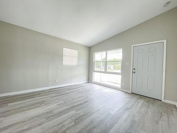 3rd image of 409 E Cornelius Cir