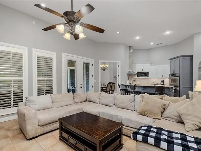 2513 Kings Dr — Photo 7