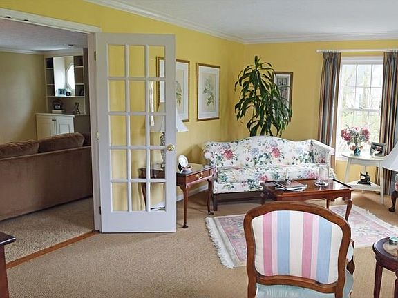 2nd image of 105 Dorset Dr