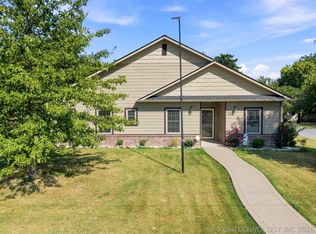 323 S B St, Skiatook, OK 74070