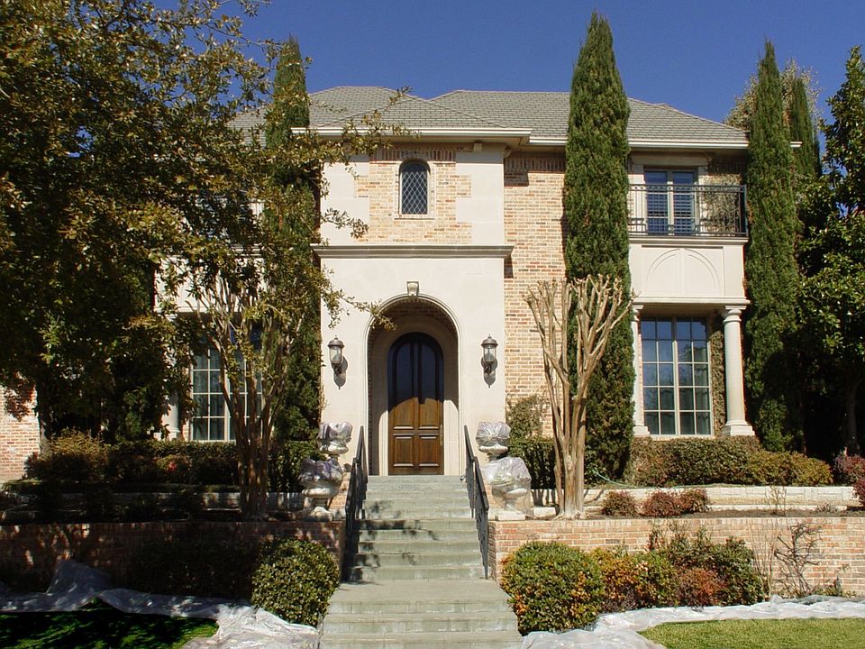 6913 Hill Forest Drive