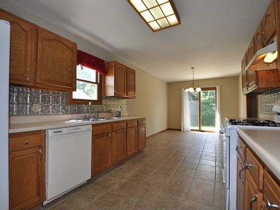3rd image of 2510 Hidden Oaks Dr