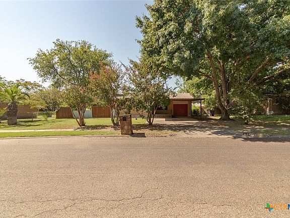 3rd image of 1412 Estes Dr