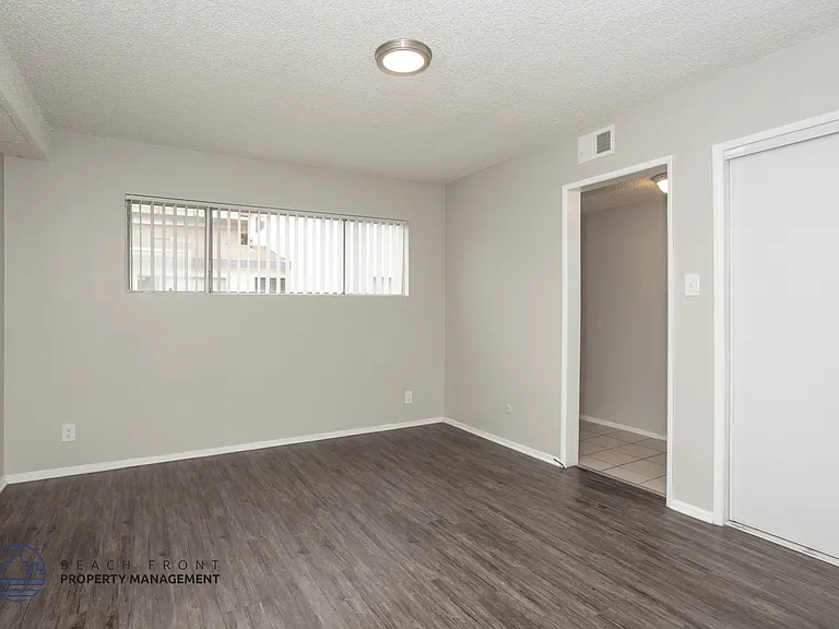 12603-12609 Eucalyptus Ave — Photo 17