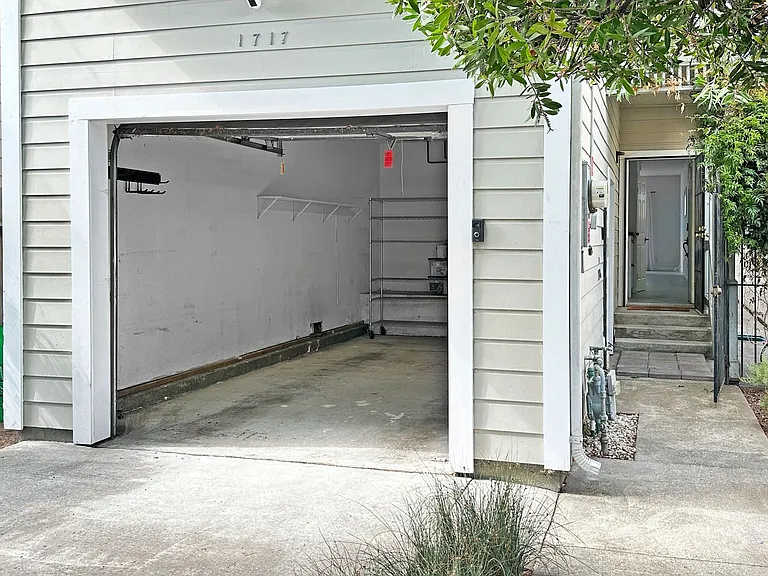 1717 Chase St — Photo 1