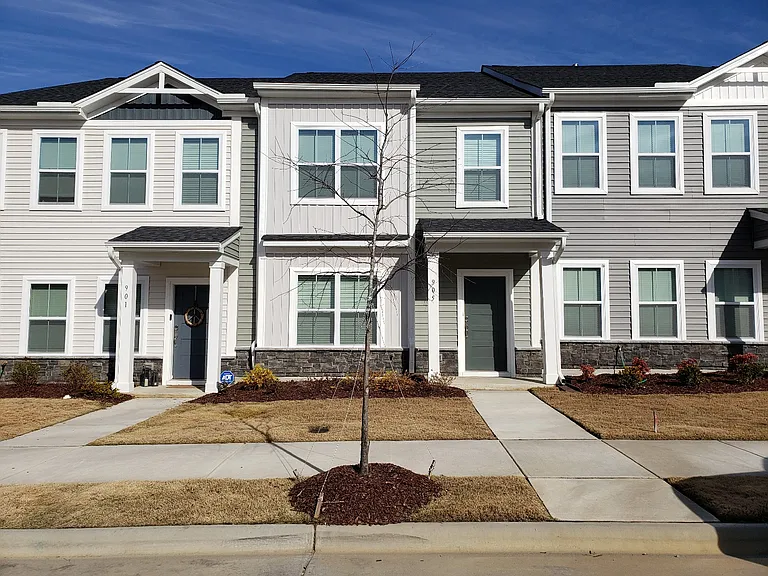 905 Robbie Jackson Ln — Photo 1