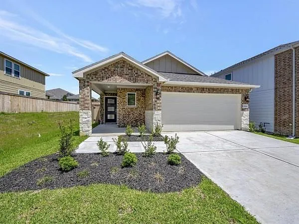 3 bed, 2.0 bath, 1449 sqft, $1,950 — Photo 1