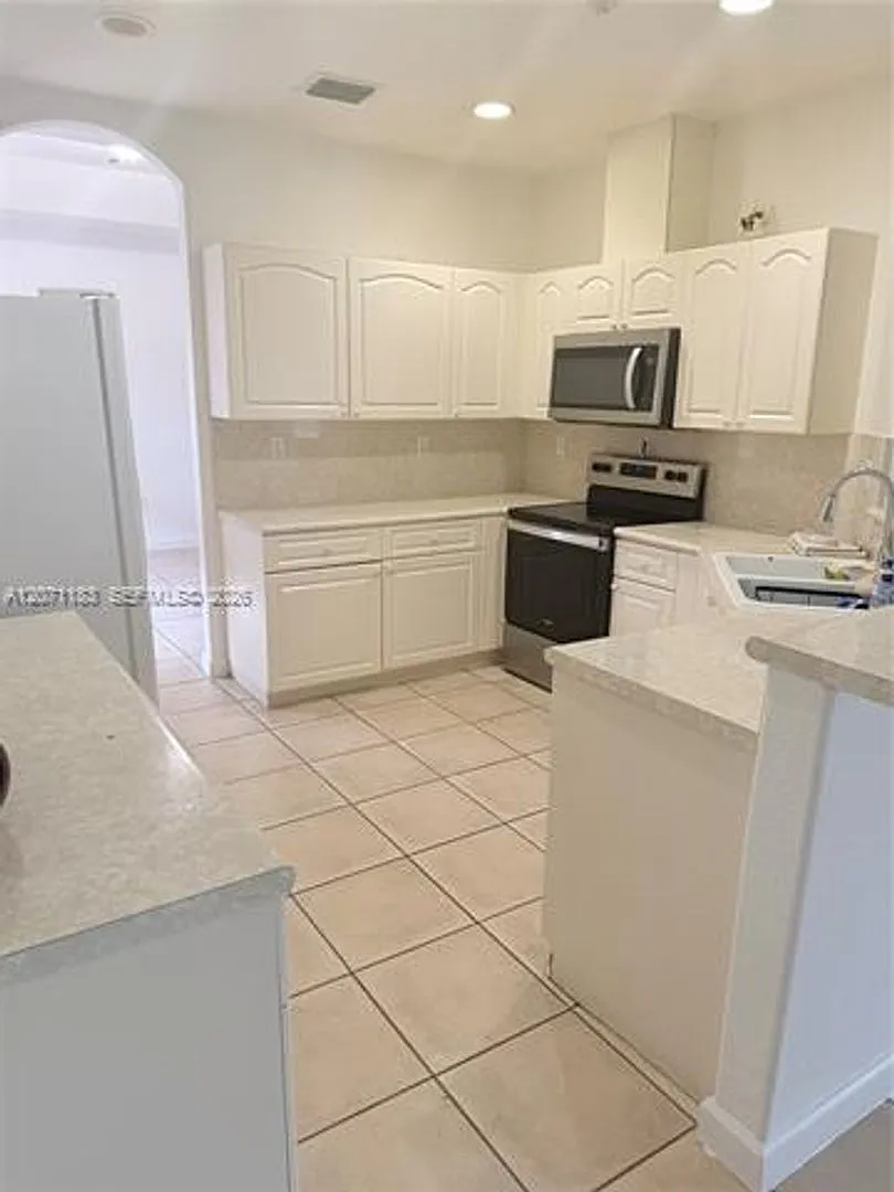 14918 SW 15th Ln # 14918, Miami, FL 33194 — Photo 3