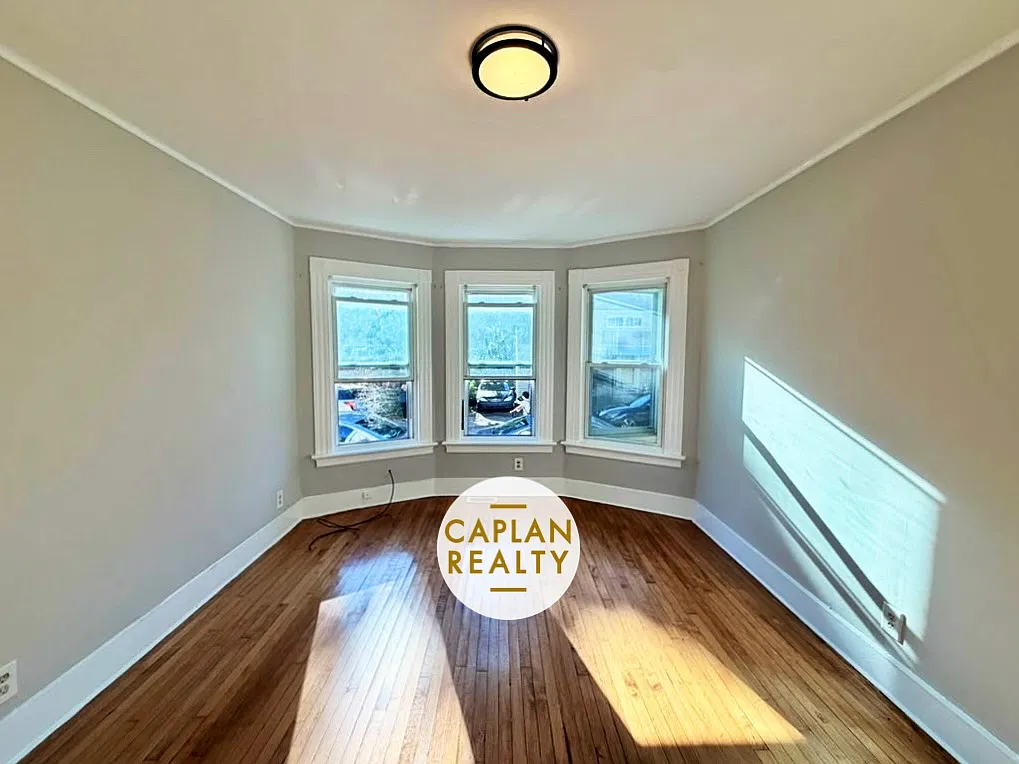 13 Bassett St — Photo 2