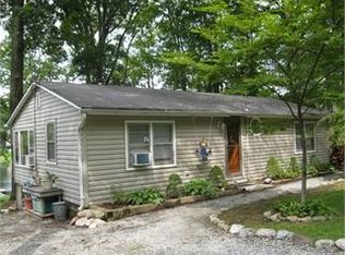 98 E Shore Dr, Newton, NJ 07860
