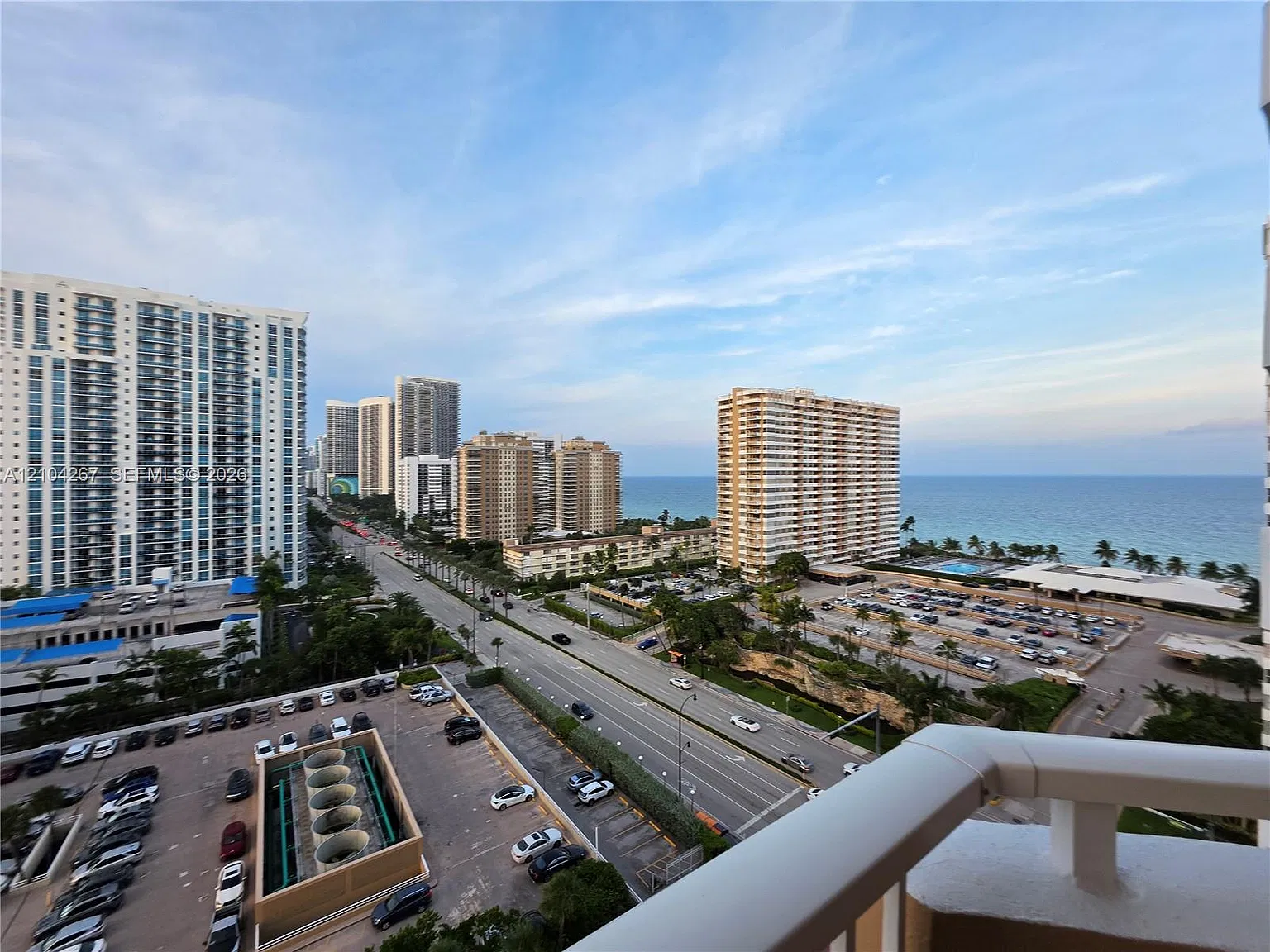 Hemispheres Condo — Photo 1
