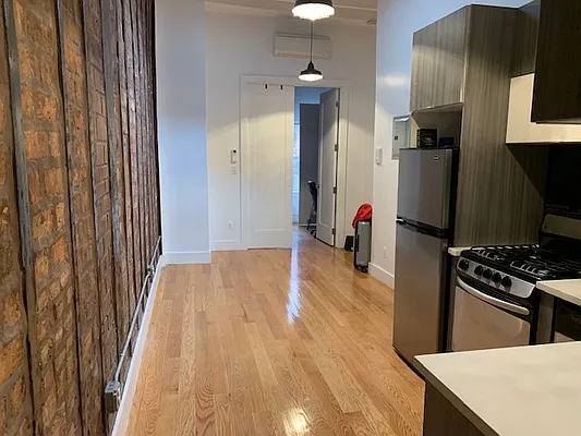 Rented by Premier Metro Realty Corp | media 16