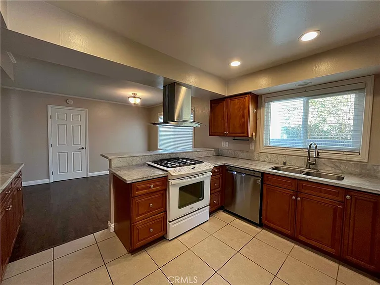 9424 Ethel St — Photo 6