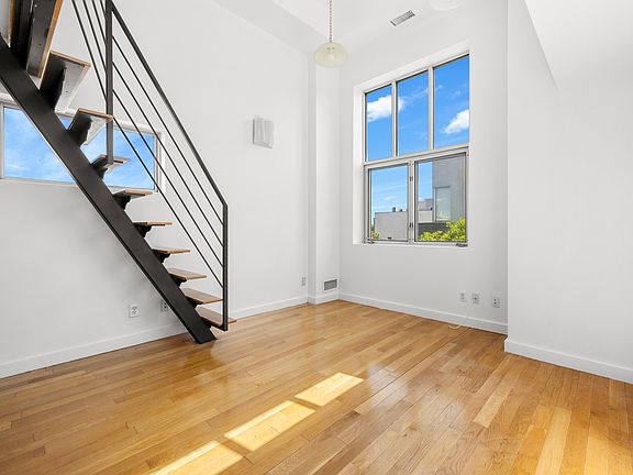 3rd image of 153 Manhattan Ave APT 4A