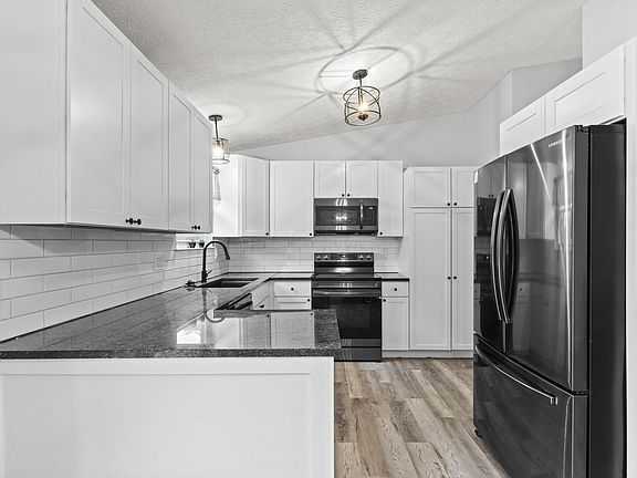 5th image of 7263 Saddletree Ct
