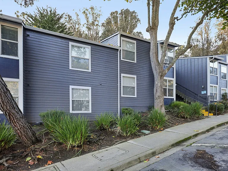 Skyline Heights Apartments — Photo 34