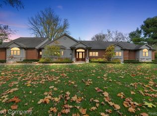4671 Burnley Dr, Bloomfield Hills, MI 48304