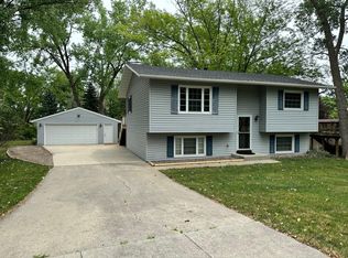 408 40th Avenue Ln NW, Rochester, MN 55901