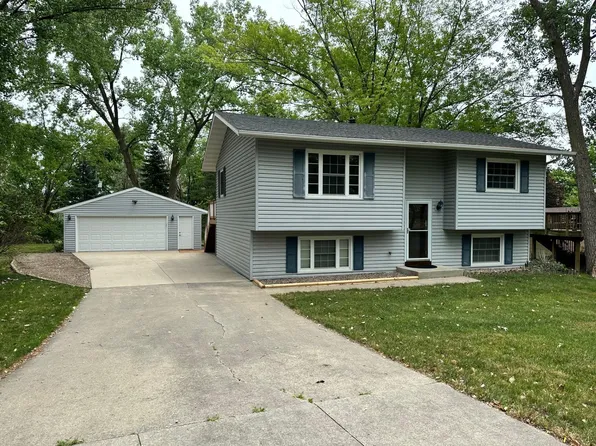 408 40th Avenue Ln NW, Rochester, MN 55901