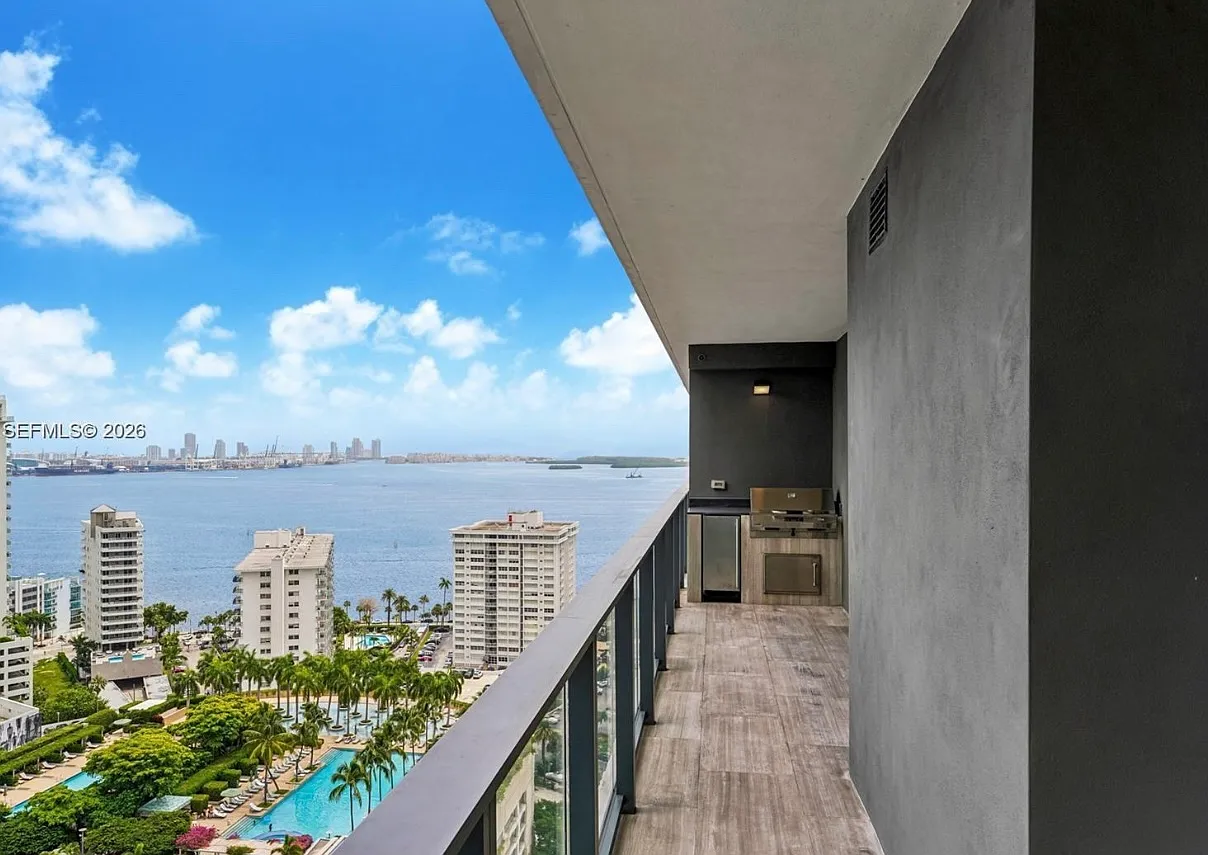 1 bed, 1.5 bath, 806 sqft, $6,200 — Photo 1