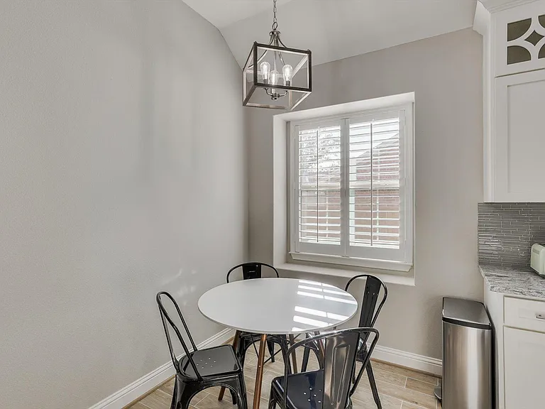 8206 Chesham Dr — Photo 14