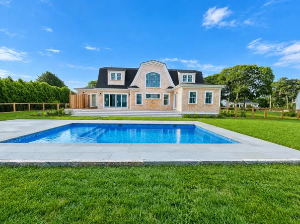 9 Marthas Way, Edgartown, MA 02539