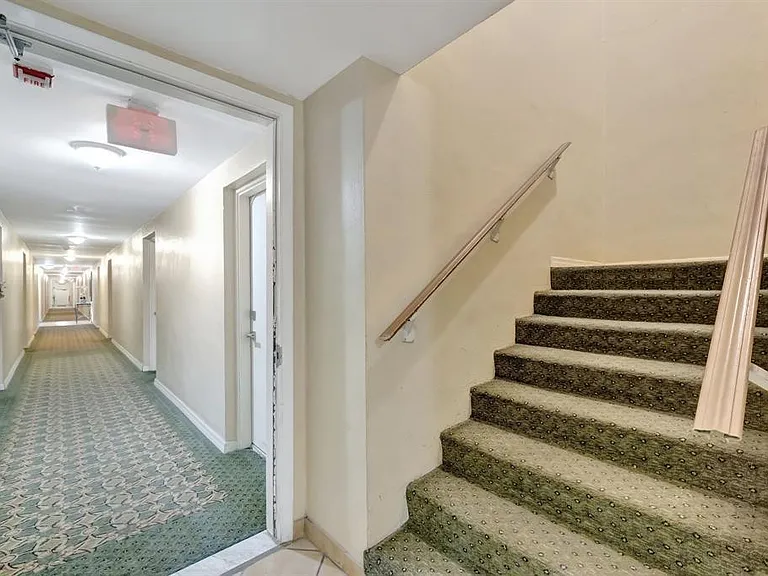2400 NE 33rd Ave #212 — Photo 22
