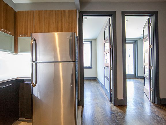 3rd image of 125 Boerum St APT 4F