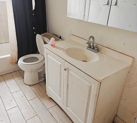 2nd image of 8291 Mettetal St