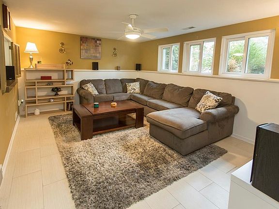 5th image of 28870 Lynhaven Dr