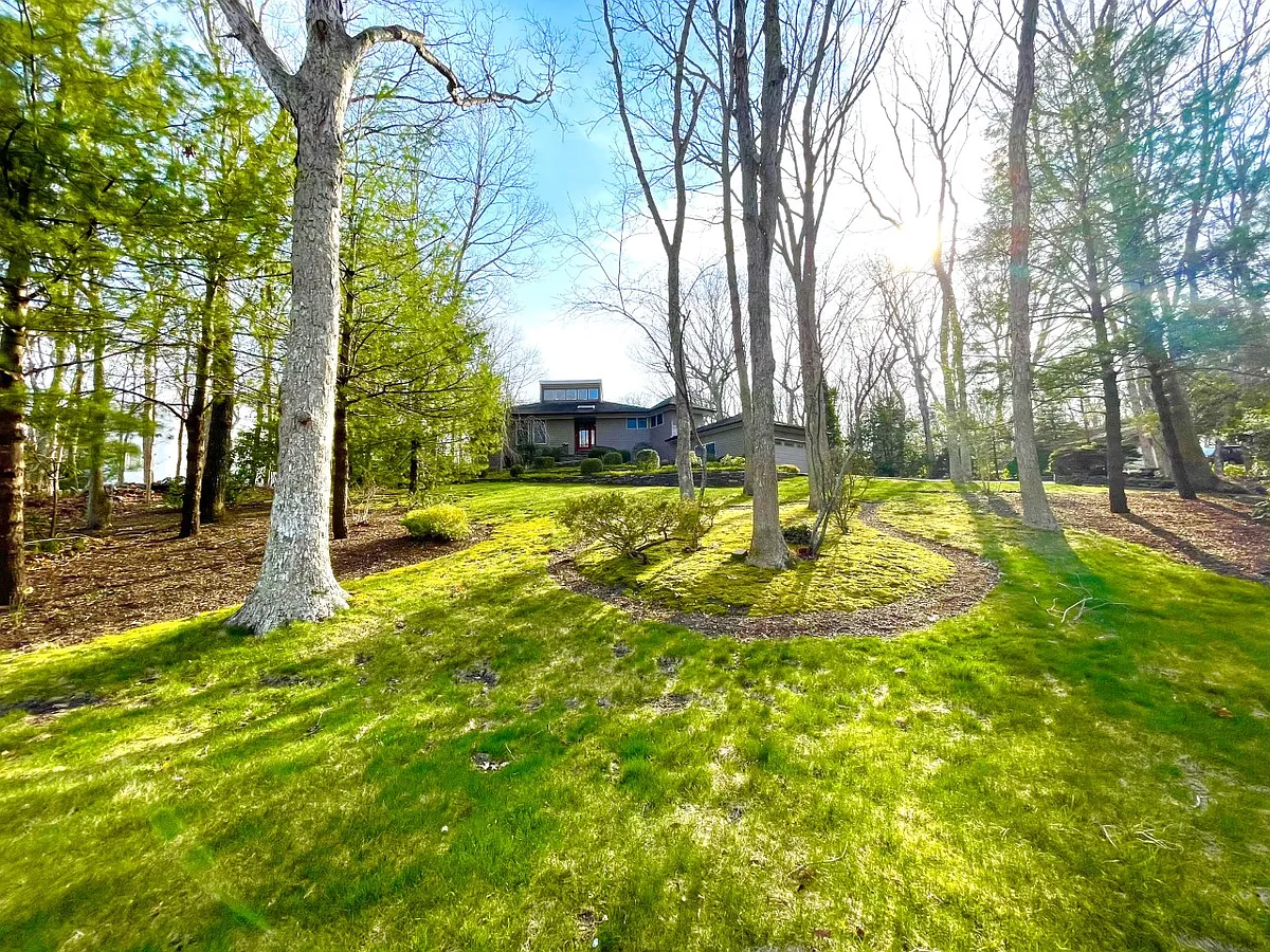 Building Photo - Peconic Hills Dr